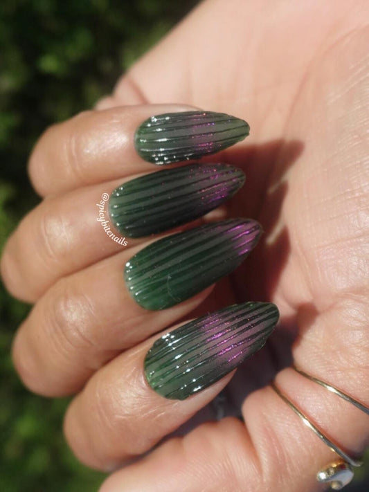 Baccarat Vert - Green and Pink Cat-Eye Fluted Glass Press-On Nail Extensions 10pcs
