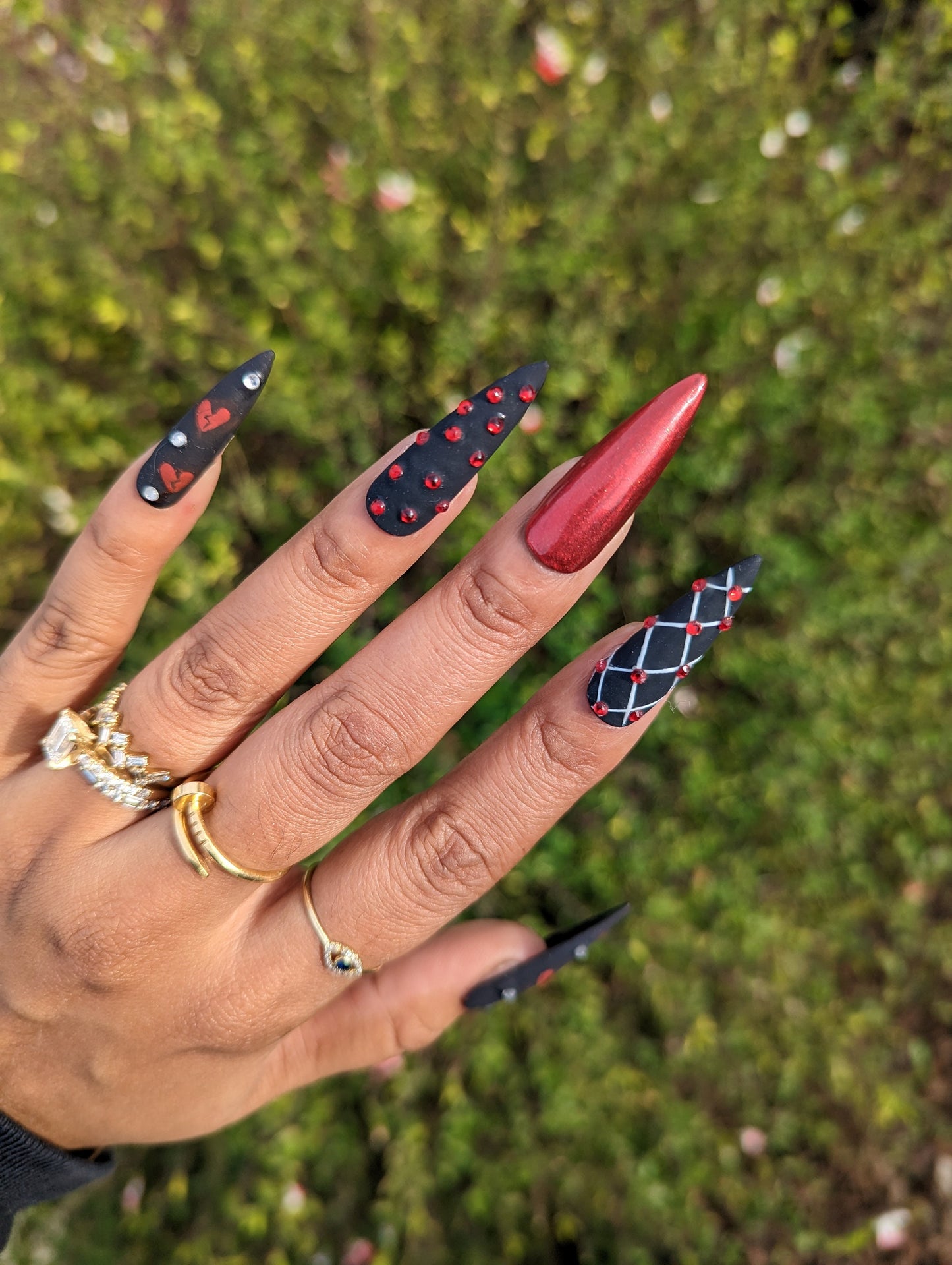 Broken Hearts Club - Broken Heart Black and Red Anti-Valentine's Day Press-On Nail Extensions 10pcs