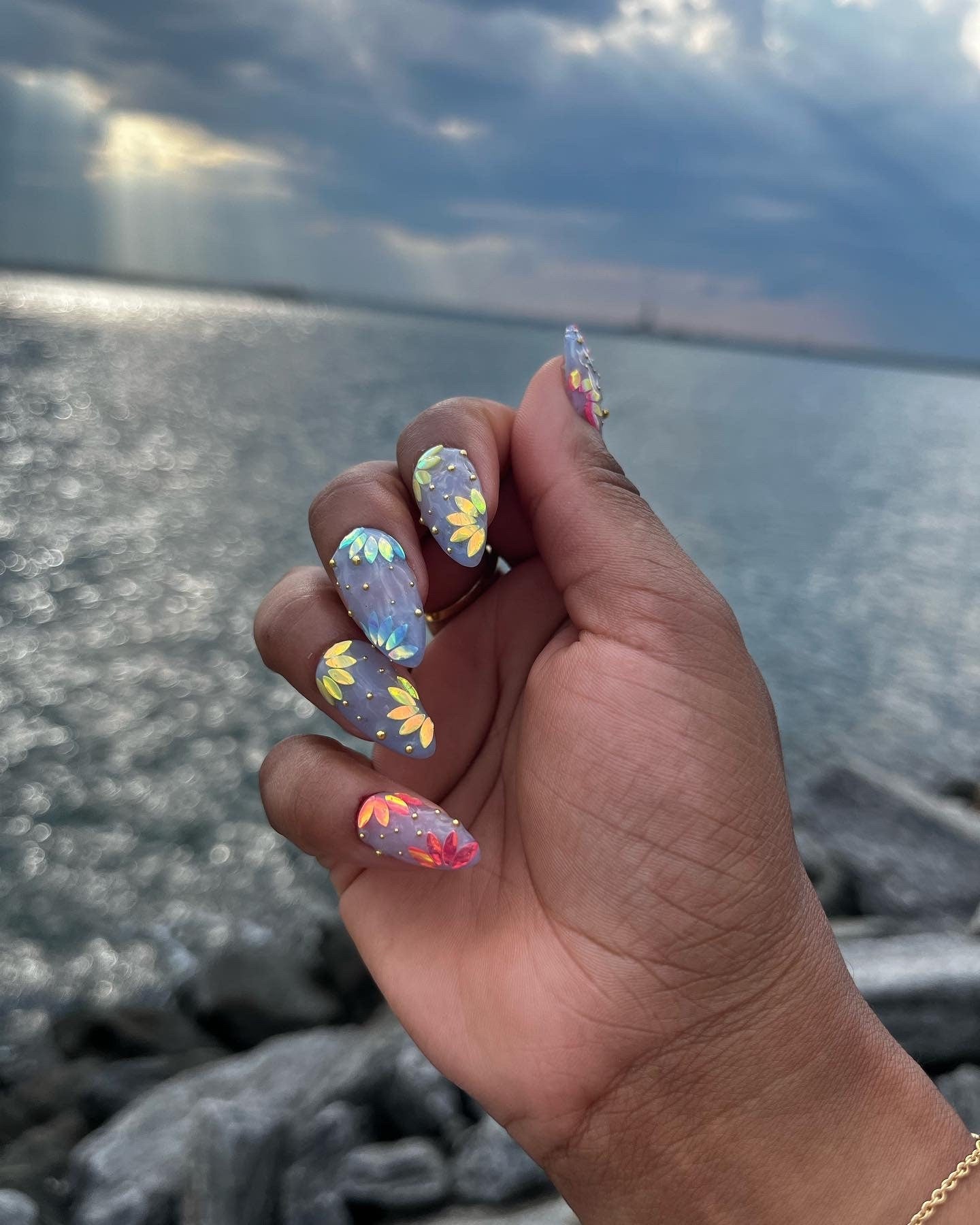 Flower Power - Color Changing Blue Flower Sequin False Press-On Nail Extensions 10pcs