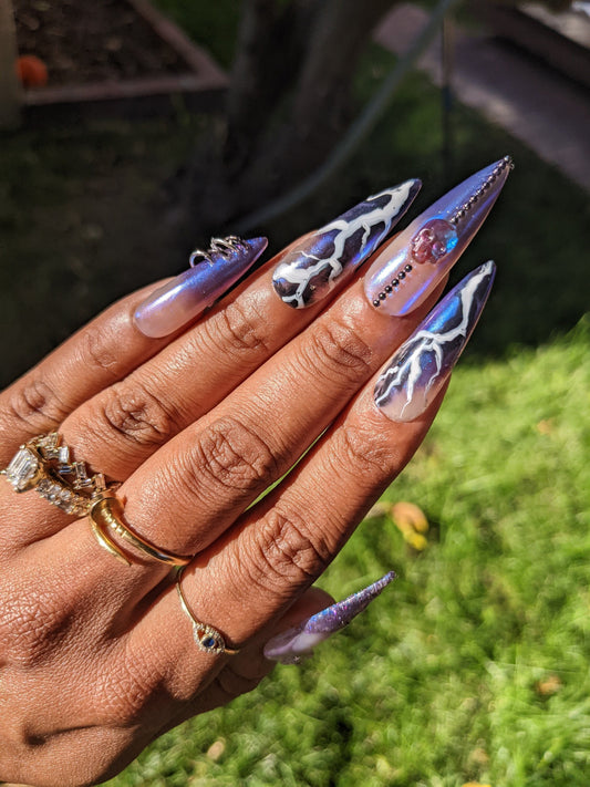 Goddess of Thunder - Color Changing Skull Lightning Black, white and blue color changing False Press-On Nail Extensions 10pcs